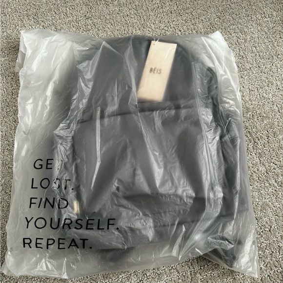 BEIS | The BEISics Backpack in Grey - Picture 6 of 6